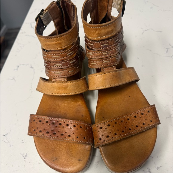 Bed Stu Tan Leather Sandals - Picture 3 of 3